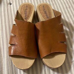 Kelsi Dagger Garden Saddle Wood Sandal. NWT